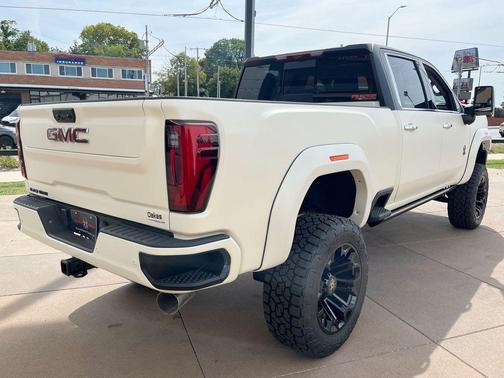 Summit White 2025 GMC Sierra 2500 Denali