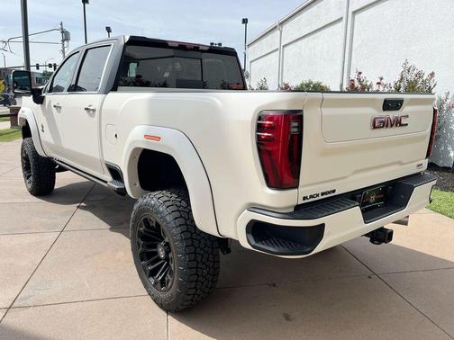 Summit White 2025 GMC Sierra 2500 Denali