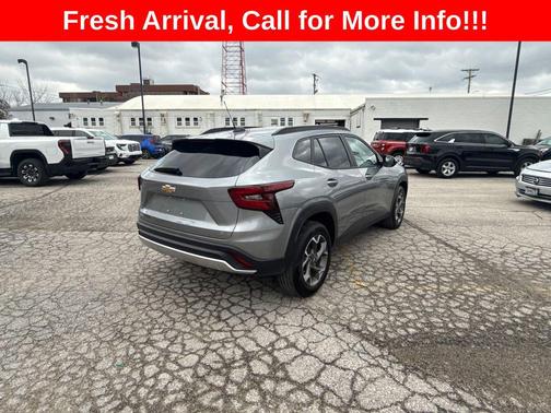 Sterling Gray Metallic 2025 Chevrolet Trax LT