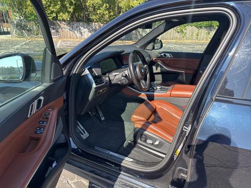 2022 BMW X5 M50i