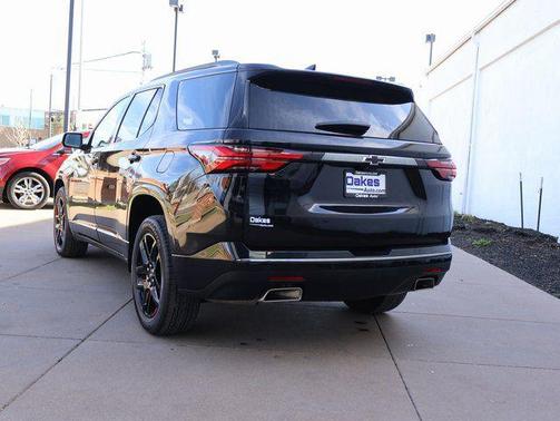 Mosaic Black Metallic 2023 Chevrolet Traverse Premier
