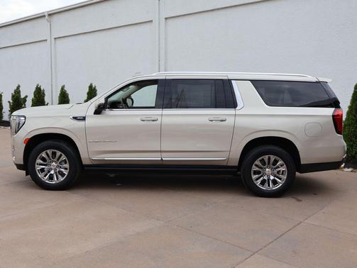 Pearl Beige Metallic 2021 GMC Yukon XL Denali