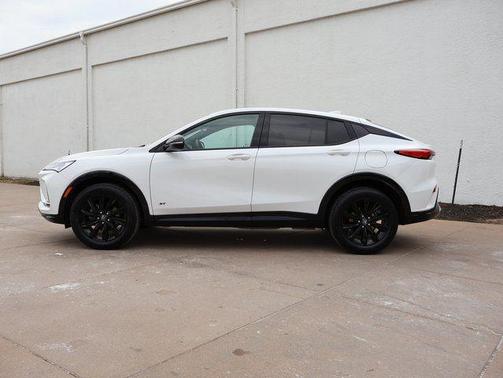 Summit White 2025 Buick Envista Sport Touring FWD