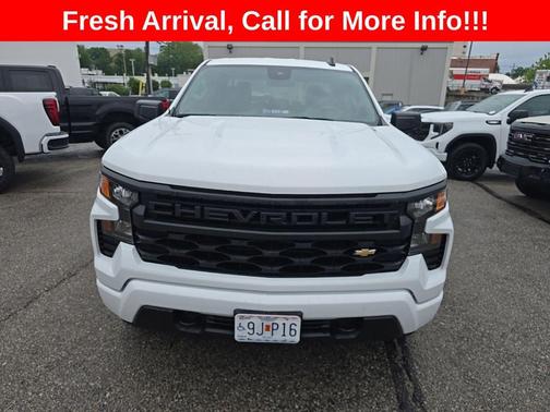 Summit White 2026 Chevrolet Silverado 1500 Custom