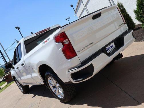 Summit White 2026 Chevrolet Silverado 1500 Custom