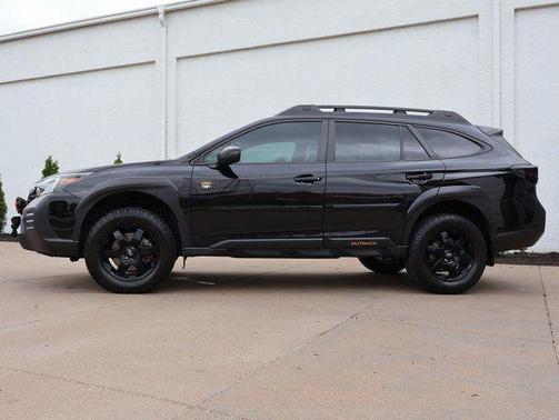 Crystal Black Silica 2022 Subaru Outback Wilderness