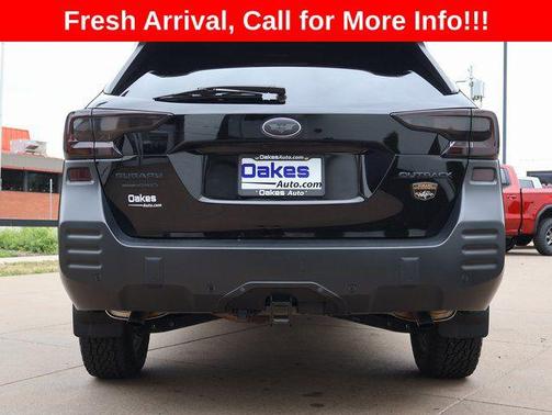 Crystal Black Silica 2022 Subaru Outback Wilderness