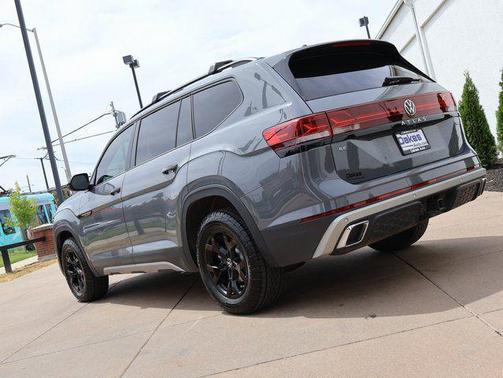 Pure Gray 2025 Volkswagen Atlas 2.0T Peak Edition