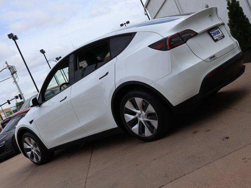 2023 Tesla Model Y Long Range Dual Motor All-Wheel Drive