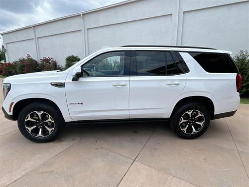 2025 GMC Yukon 4WD AT4