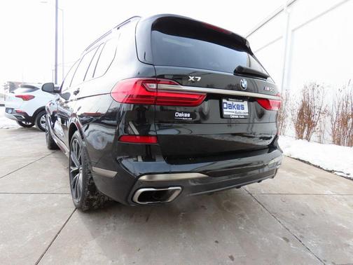 2021 BMW X7 M50i