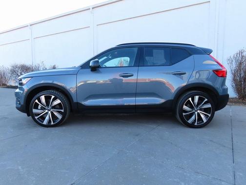 2021 Volvo XC40 Recharge Pure Electric P8