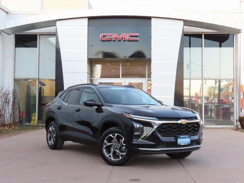Mosaic Black Metallic 2025 Chevrolet Trax LT