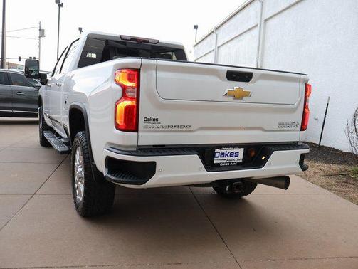 Iridescent Pearl Tricoat 2024 Chevrolet Silverado 3500 High Country