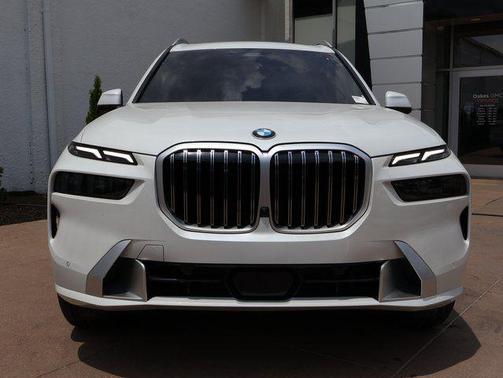 Mineral White Metallic 2024 BMW X7 xDrive40i