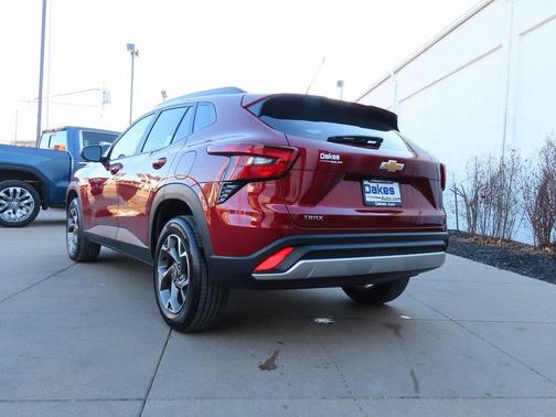 2025 Chevrolet Trax LT