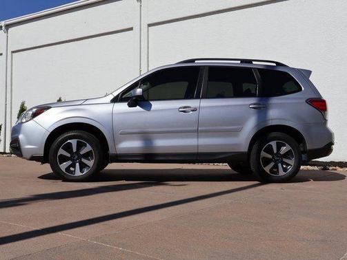 Ice Silver Metallic 2017 Subaru Forester 2.5i Premium