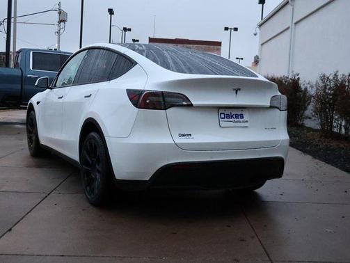 2022 Tesla Model Y Long Range Dual Motor All-Wheel Drive