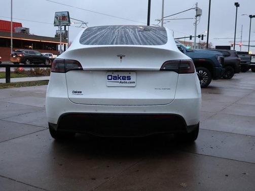 2022 Tesla Model Y Long Range Dual Motor All-Wheel Drive