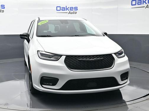 Bright White Clearcoat 2024 Chrysler Pacifica Hybrid S Appearance Pkg