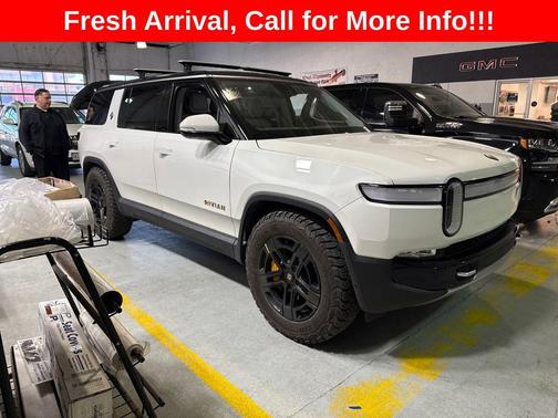 2023 Rivian R1S Adventure