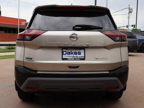 Champagne Silver Metallic 2021 Nissan Rogue SL