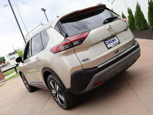 Champagne Silver Metallic 2021 Nissan Rogue SL