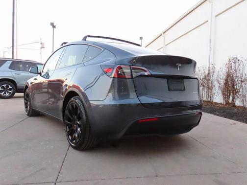 2022 Tesla Model Y Long Range Dual Motor All-Wheel Drive