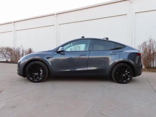 2022 Tesla Model Y Long Range Dual Motor All-Wheel Drive