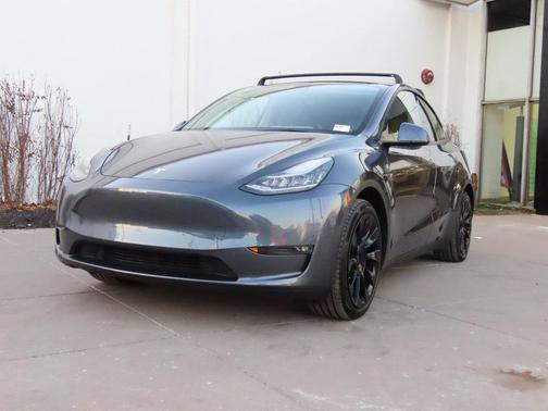 2022 Tesla Model Y Long Range Dual Motor All-Wheel Drive