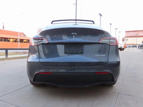 2022 Tesla Model Y Long Range Dual Motor All-Wheel Drive