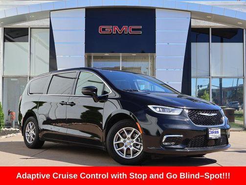 Diamond Black Crystal Pearlcoat 2025 Chrysler Pacifica L