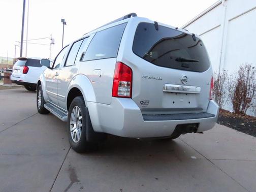 2012 Nissan Pathfinder LE