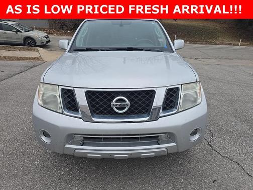 2012 Nissan Pathfinder LE