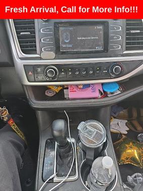 Toasted Walnut Pearl 2018 Toyota Highlander LE