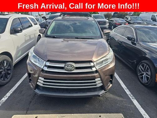 Toasted Walnut Pearl 2018 Toyota Highlander LE