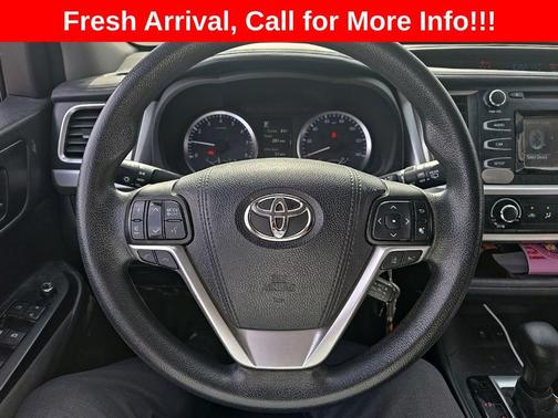 Toasted Walnut Pearl 2018 Toyota Highlander LE