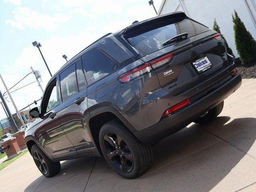Baltic Gray Metallic Clearcoat 2023 Jeep Grand Cherokee Altitude
