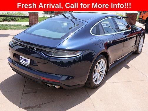Gentian Blue Metallic 2023 Porsche Panamera 4S