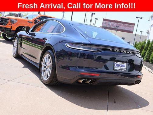 Gentian Blue Metallic 2023 Porsche Panamera 4S
