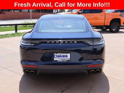 Gentian Blue Metallic 2023 Porsche Panamera 4S