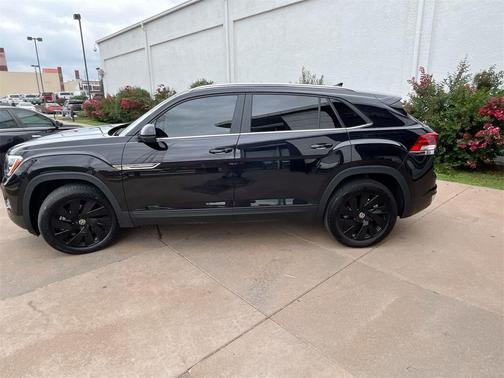 2024 Volkswagen Atlas Cross Sport 2.0T SE w/Technology 4MOTION