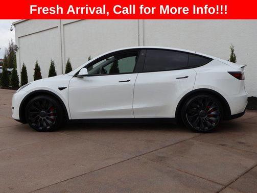 Pearl White Multi-Coat 2023 Tesla Model Y Performance Dual Motor All-Wheel Drive