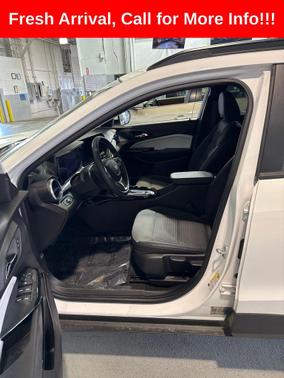 Summit White 2025 Chevrolet Trax LT