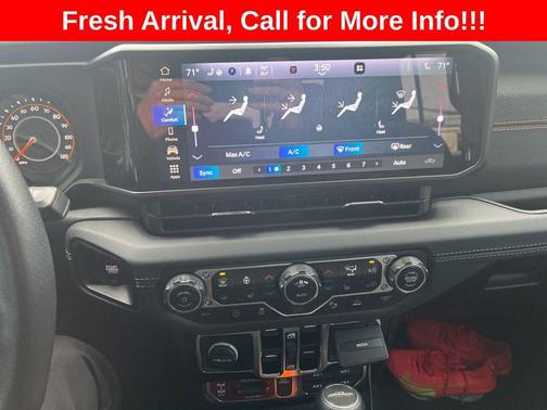 Black Clearcoat 2024 Jeep Gladiator Mojave