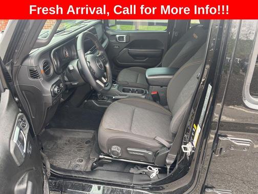 Black Clearcoat 2024 Jeep Gladiator Mojave