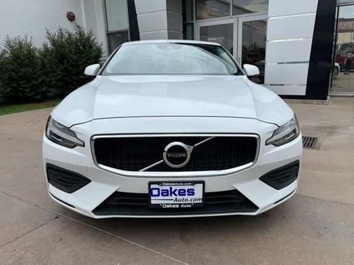 2020 Volvo S60 T6 Momentum