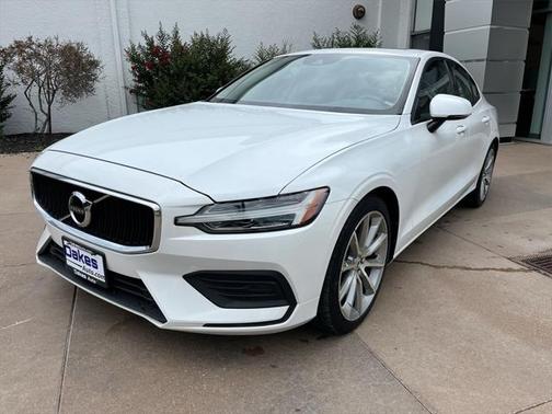 2020 Volvo S60 T6 Momentum