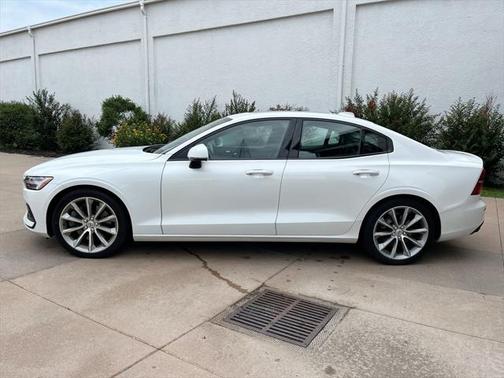 2020 Volvo S60 T6 Momentum