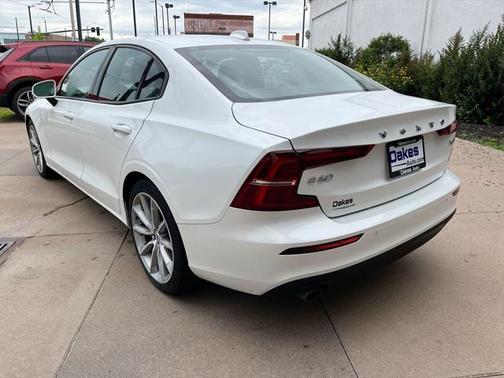 2020 Volvo S60 T6 Momentum